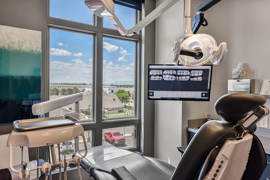 operatory with x-rays on monitor